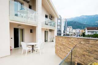 Гостевой дом Guest House Vila Centar Будва Двухместный номер с 1 кроватью и собственной ванной комнатой-2