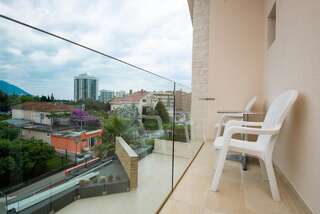 Гостевой дом Guest House Vila Centar Будва Трехместный номер с балконом-1