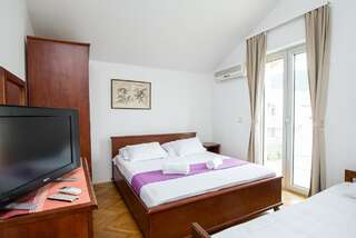Гостевой дом Guest House Vila Centar Будва Трехместный номер с балконом-2