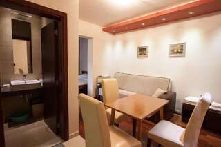 Гостевой дом Guest House Vila Centar Будва Номер-студио с кроватью размера "king-size" и диван-кроватью-1