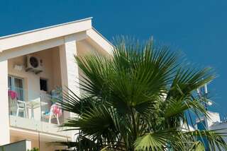Гостевой дом Guest House Vila Centar Будва Двухместный номер с 1 кроватью и собственной ванной комнатой-1